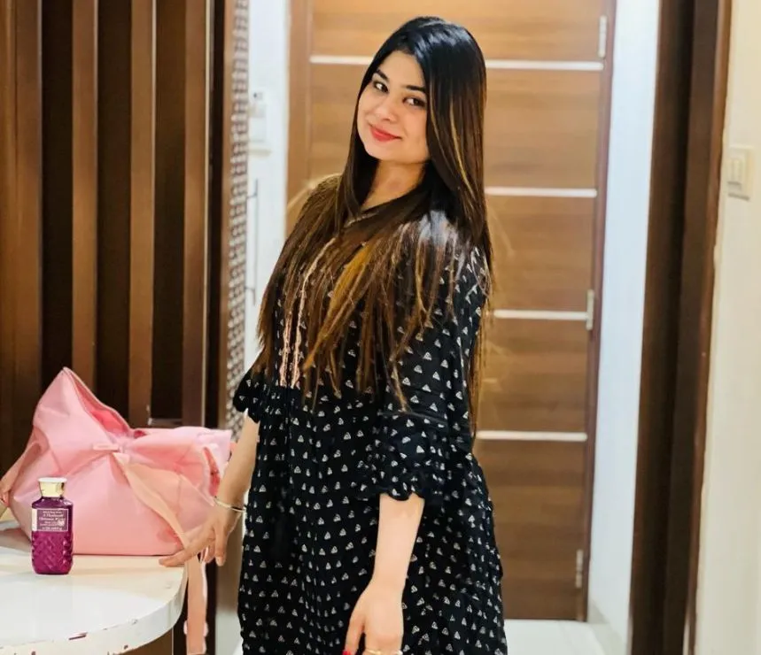 Hiranmayee housewife Bangalore escort